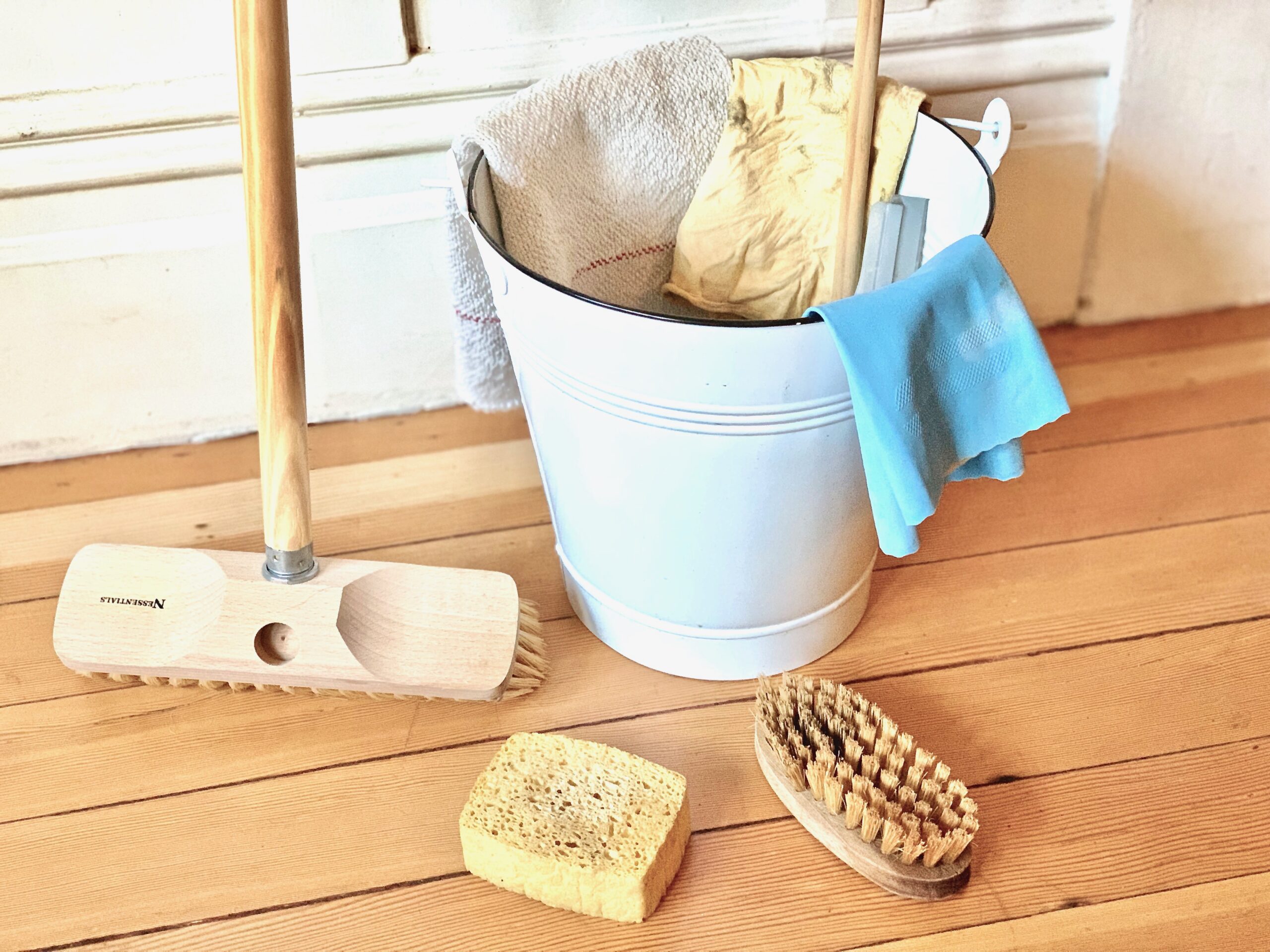 My 11 Favorite Natural Cleaning Essentials (1)