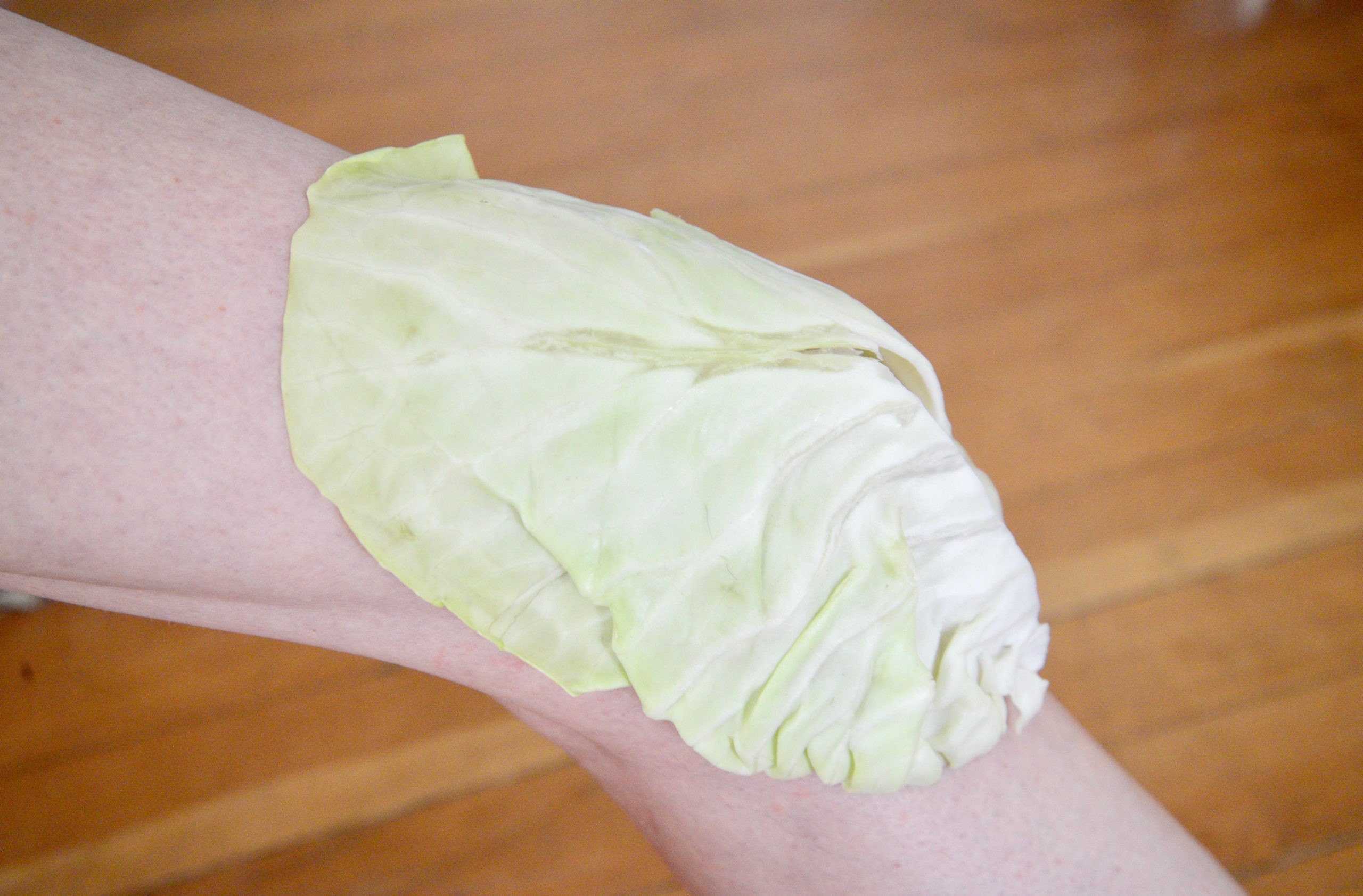 cabbage leaf on knee joint