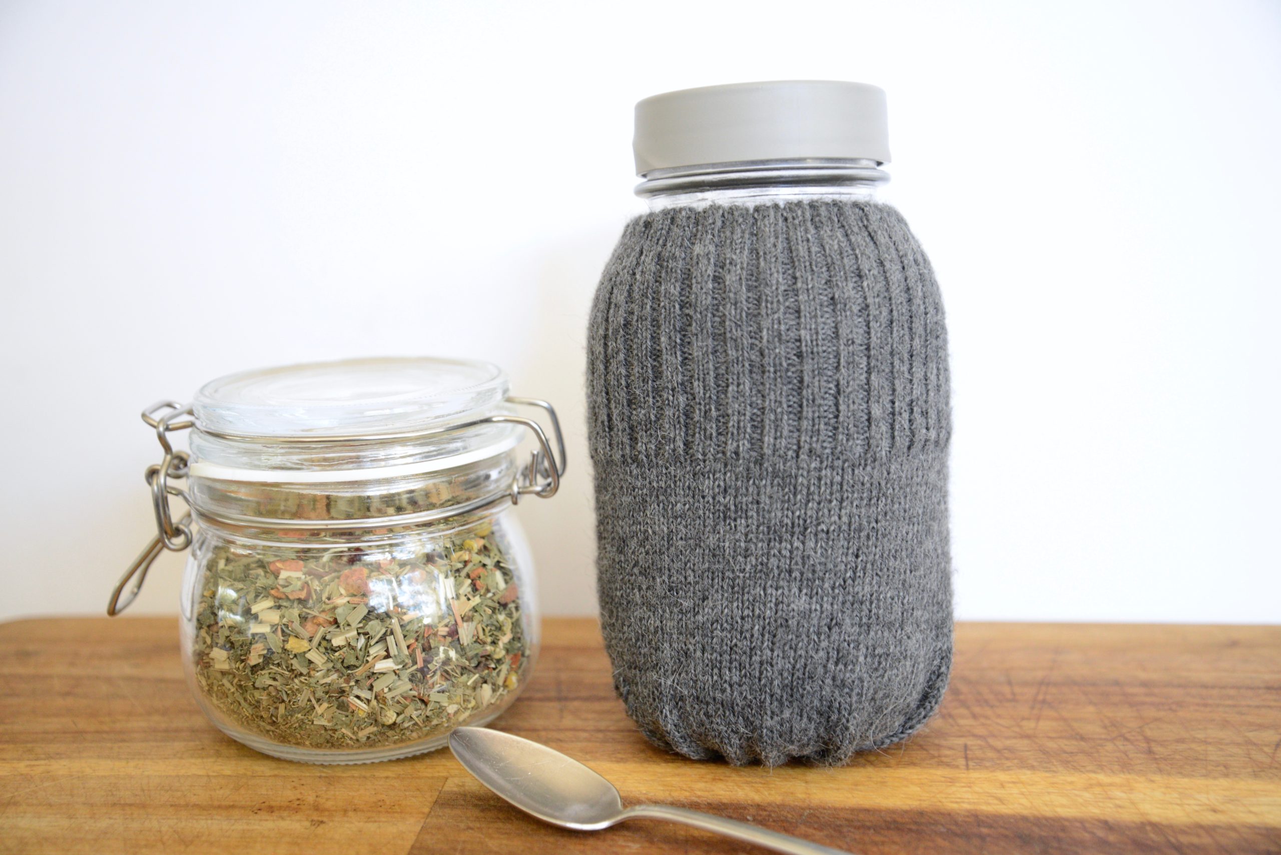 How to Make a Mason Jar Cozy from an Old Sweater