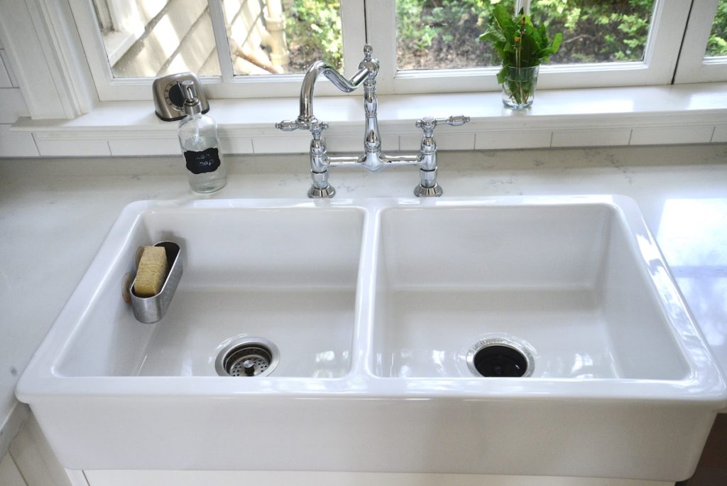 how to clean white farmhouse sink