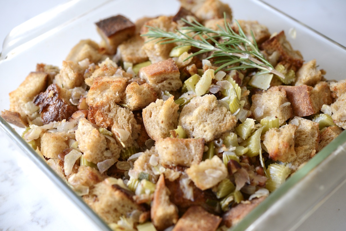How to Make Thanksgiving Stuffing Ahead of Time, 5 Methods