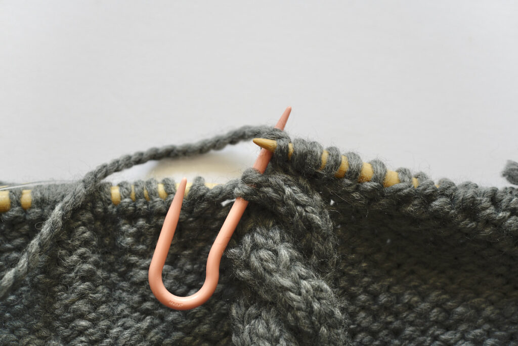 knitting a cable