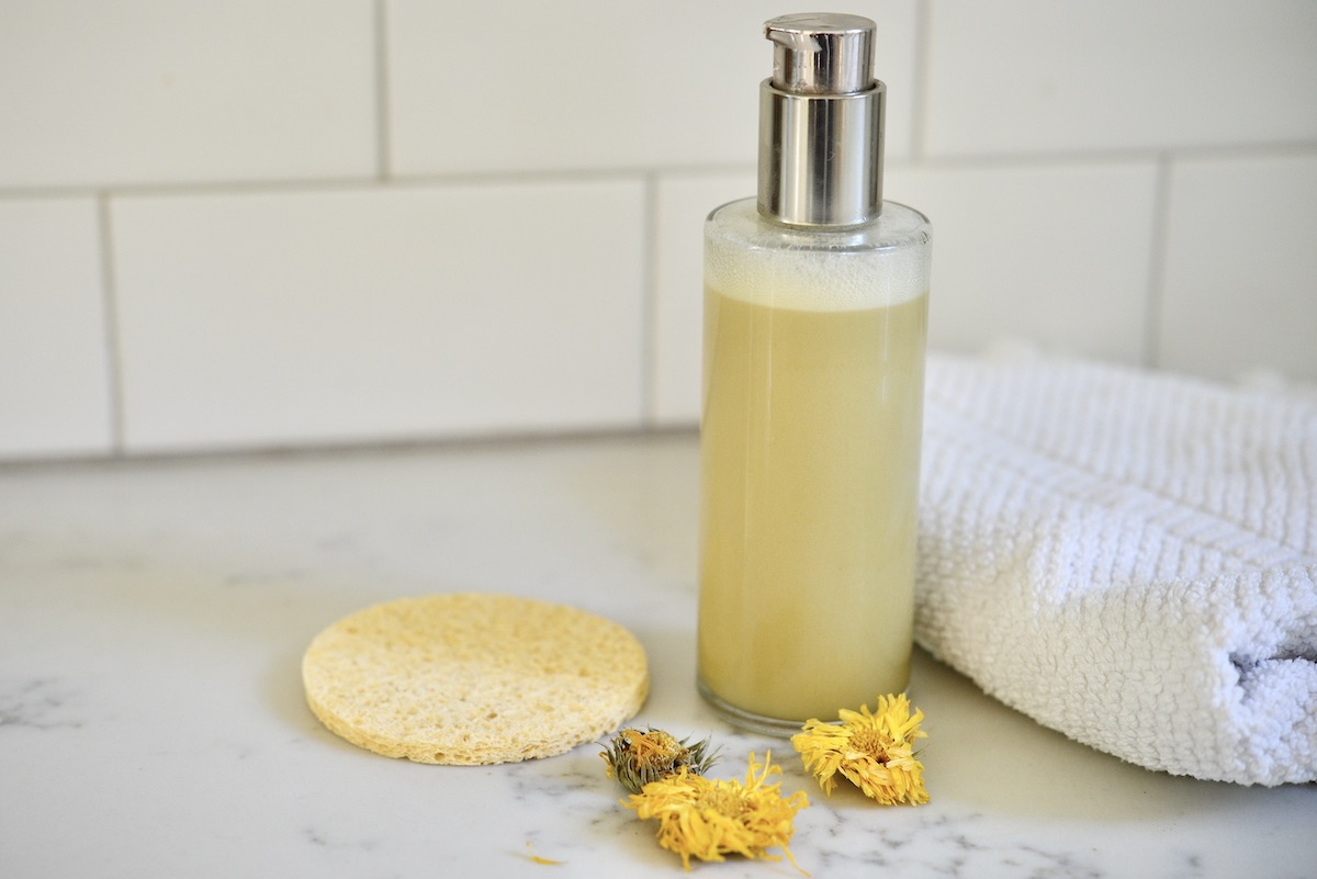 Natural oil outlet face wash