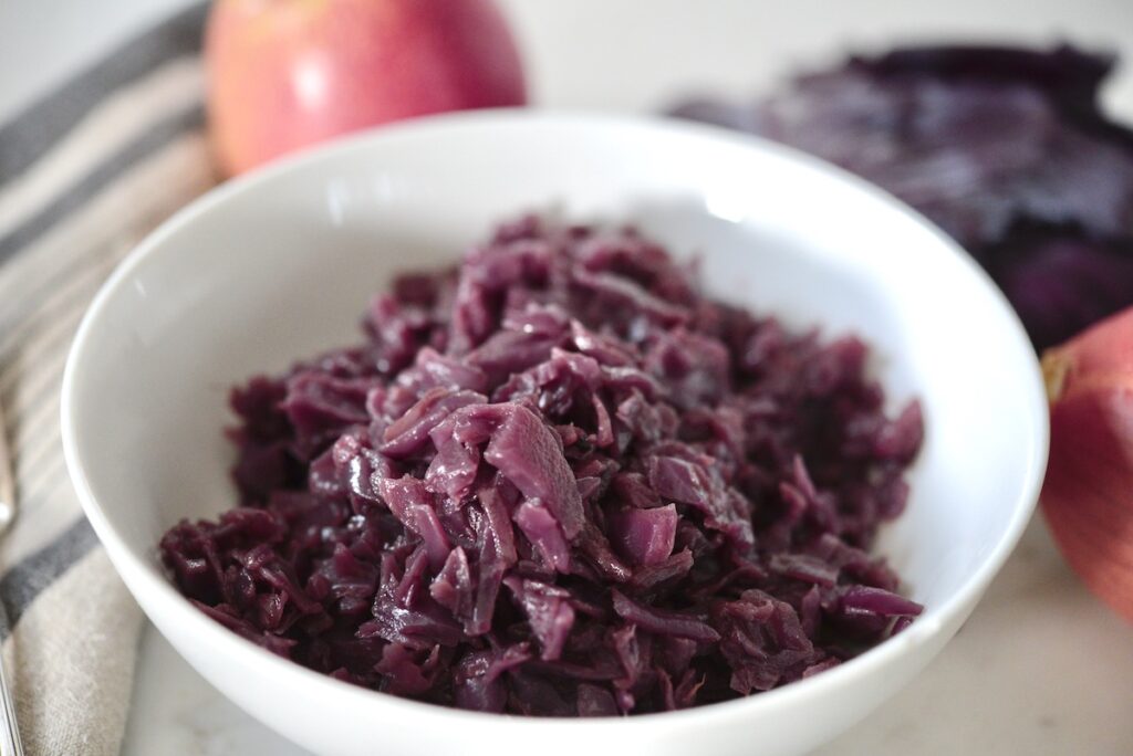 braised red cabbage in bowl