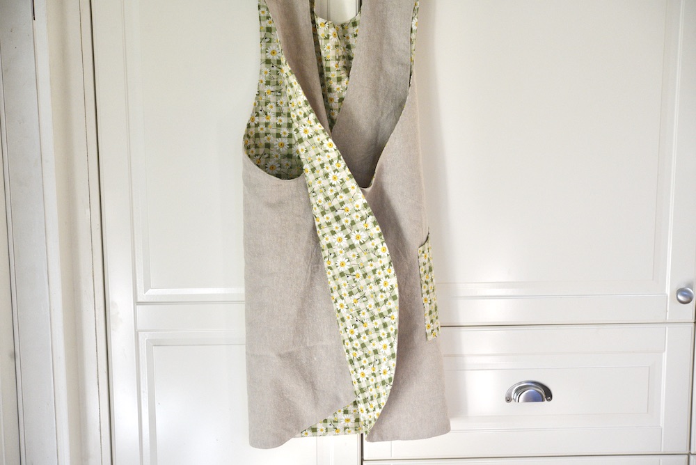 How to Sew a Reversible Apron | Tutorial