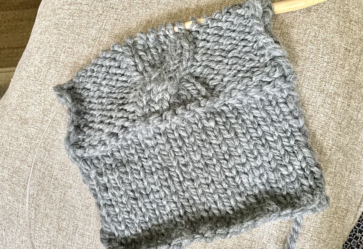 How to Knit a Cozy & Chunky Knit Pillow Our Gabled Home