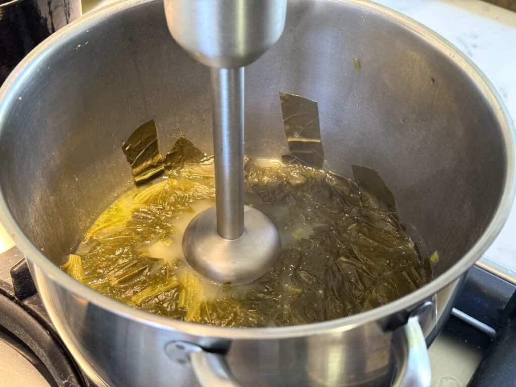 immersion blender in pot with sorrel soup