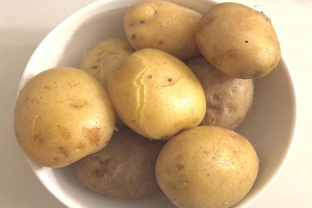 bowl with boiled potatoes