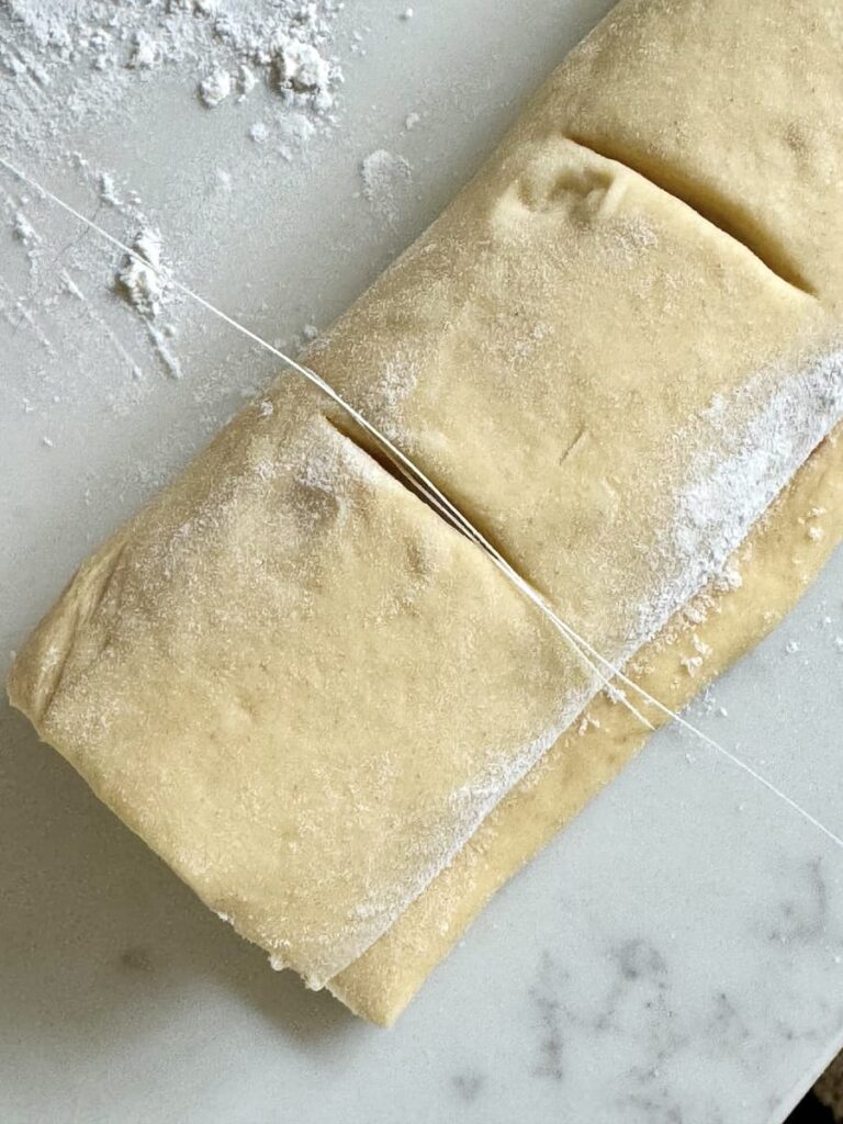dough log with dental floss cutting pieces