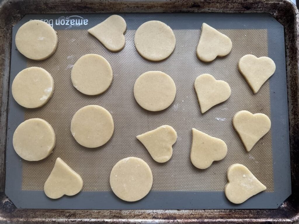 unbaked cookies cookie sheet